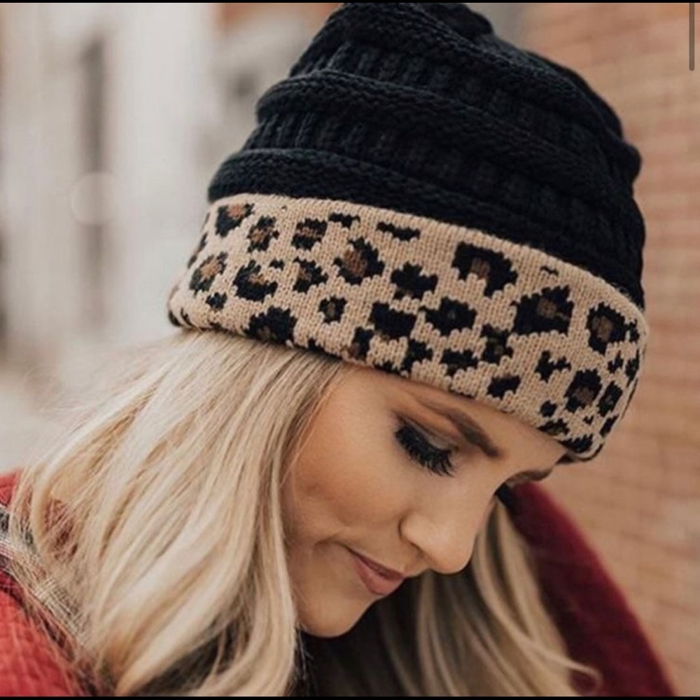 NWT Women’s Cuffed C.C. Beanie in Black Leopard